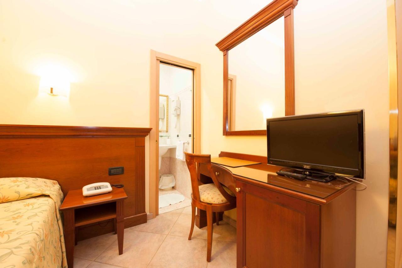 Hotel Astigiana&Appartamenti Varazze Buitenkant foto