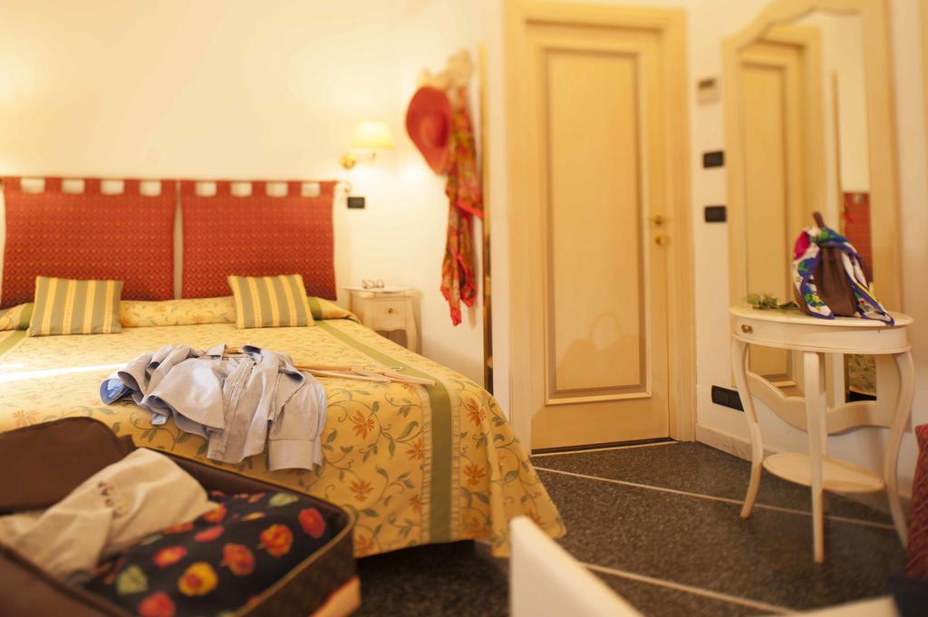 Hotel Astigiana&Appartamenti Varazze Buitenkant foto
